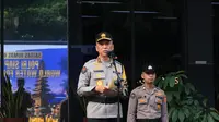 Kadiv Humas Polri Irjen Sandi Nugroho memimpin apel gelar pasukan Satgas Humas Operasi Puri Agung 2024 yang dibentuk dalam rangka mengawal jalannya World Water Forum ke-10 di Bali pada 18 hingga 25 Mei 2024. (Liputan6.com/Nanda Perdana Putra).