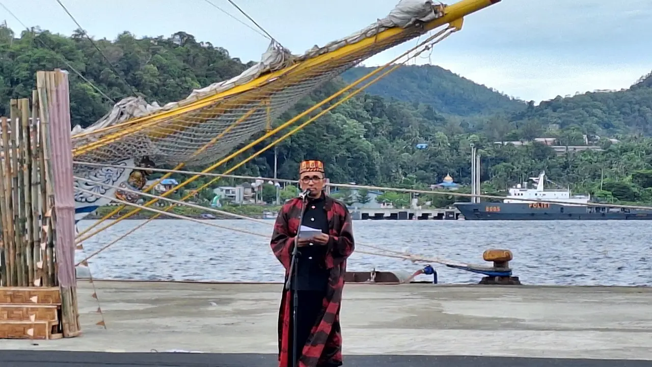 Pj Walikota Sabang Reza Fahlevi dalam acara penyambutan tim Muhibah Budaya Jalur Rempah di Dermaga CT-1 Sabang.