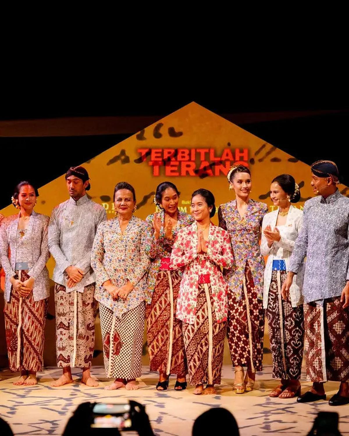 6 Potret Artis Tampil di Monolog 'Terbitlah Terang', Anggun dalam Balutan Kebaya