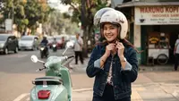 Helm Retro Wanita Jadi Tren, Ini 8 Pilihan yang Bikin Berkendara Makin Nyaman