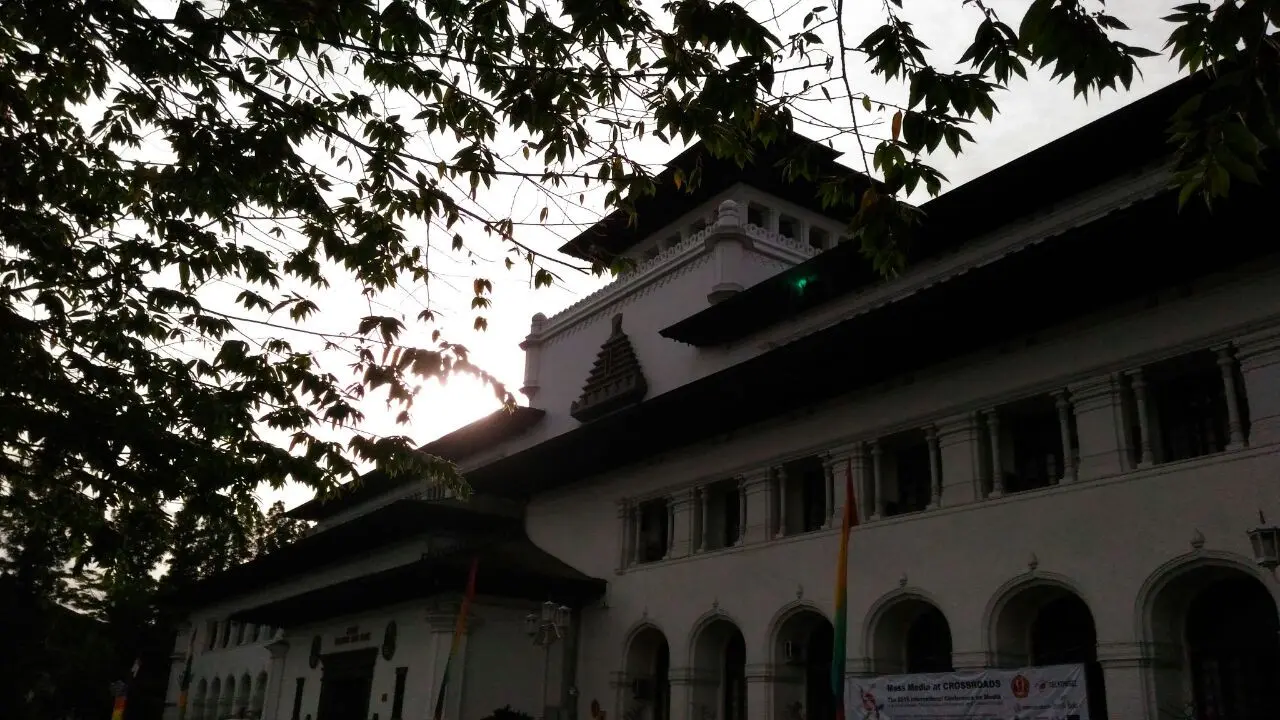 Sambut Pagi di Gedung Peninggalan Belanda Terindah di Indonesia