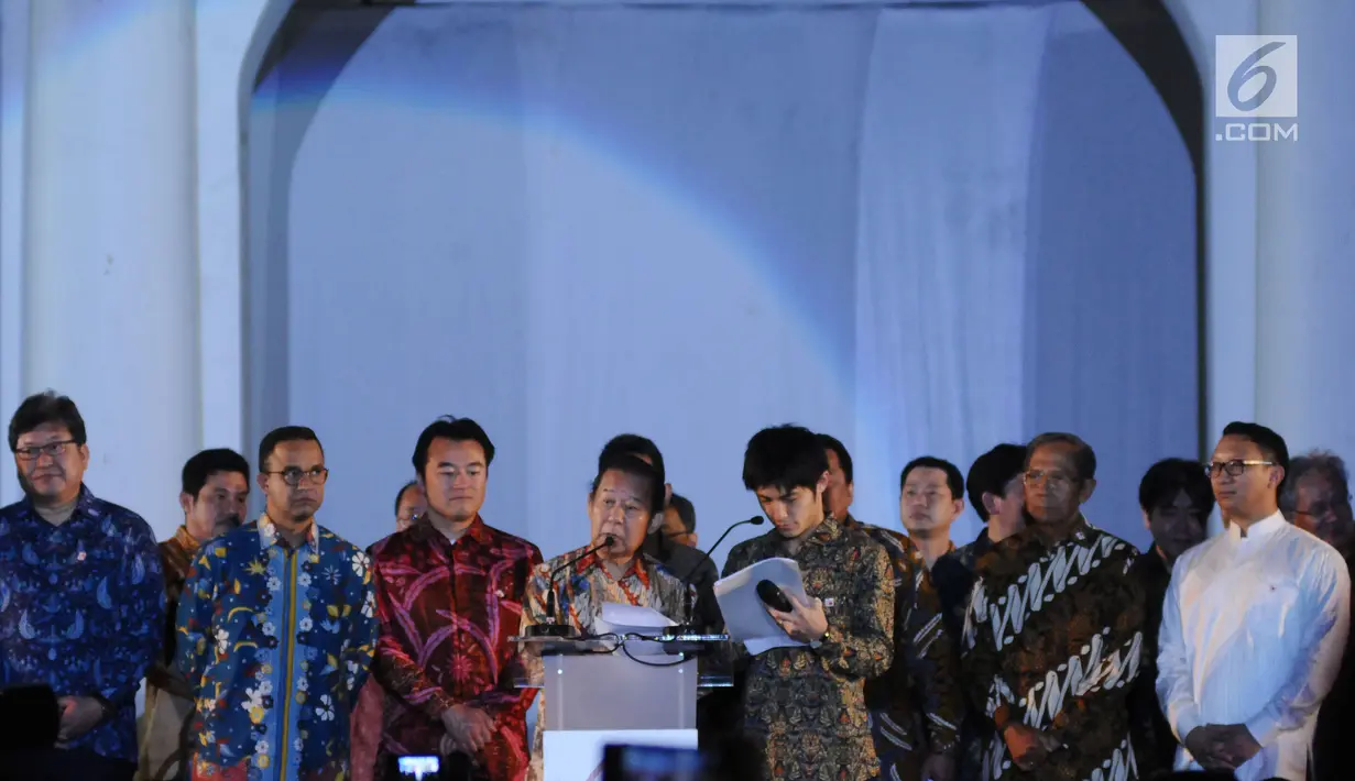 Utusan Khusus Perdana Menteri Jepang, Toshihiro Nikai (tengah) memberi sambutan saat menghadiri pembukaan perayaan 60 tahun hubungan diplomatik Indonesia-Jepang di area Museum Fatahillah, Jakarta, Jumat (19/1). (Liputan6.com/Helmi Fithriansyah)