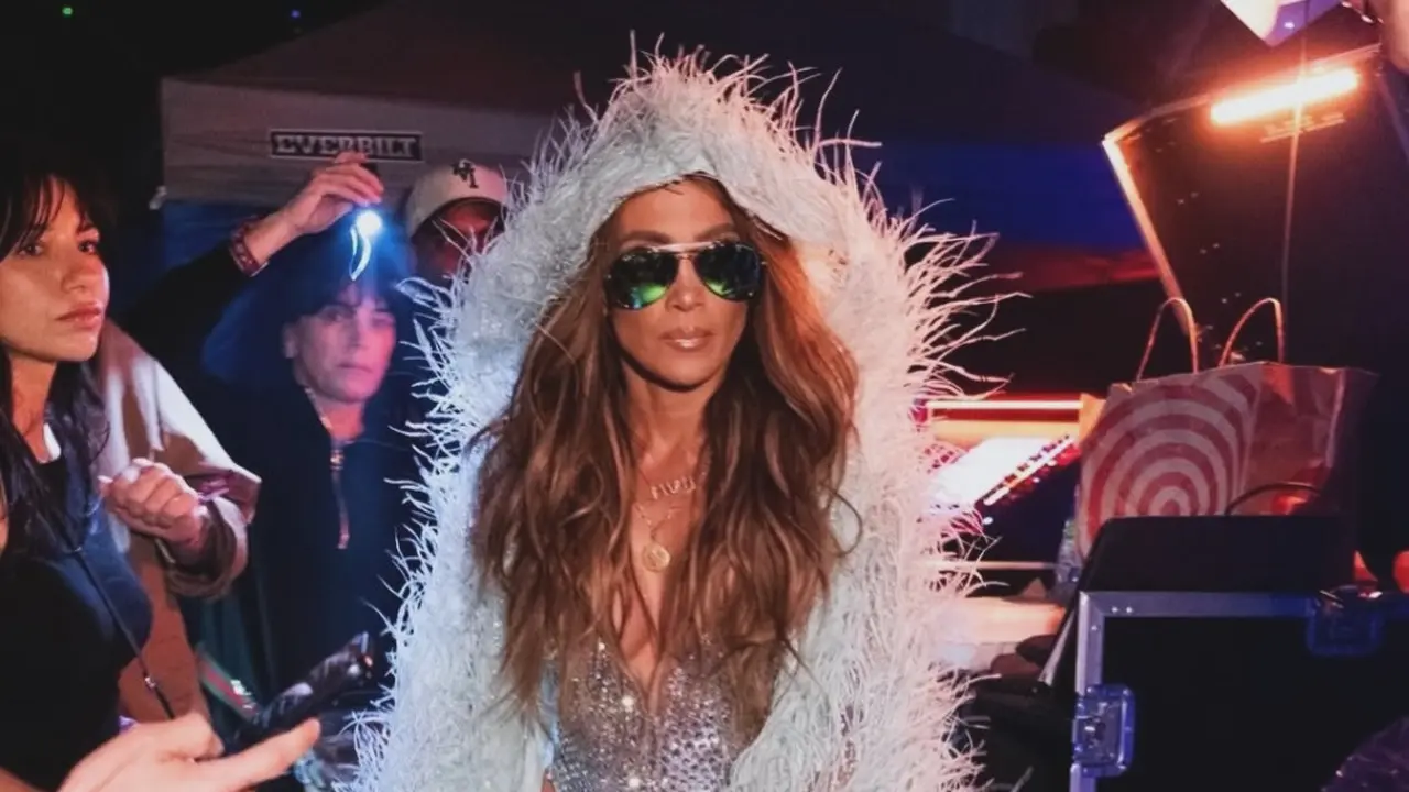 Jennifer Lopez Jadi Surprise Performer di Coachella 2026, Tampil Energik di Usia 56 Tahun dengan Bodysuit Kristal