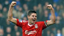 5. Steven Gerrard (Liverpool) – Pria asal Inggris ini merupakan gelandang yang mempunyai tendangan keras dan terukur. Meski gagal meraih gelar Liga Inggris tapi dia berhasil mempersembahkan gelar Liga Champions untuk Liverpool. (AFP/Paul ELlis)
