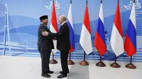 Bertemu Prabowo, Putin Singgung Kedekatan Rusia-Indonesia