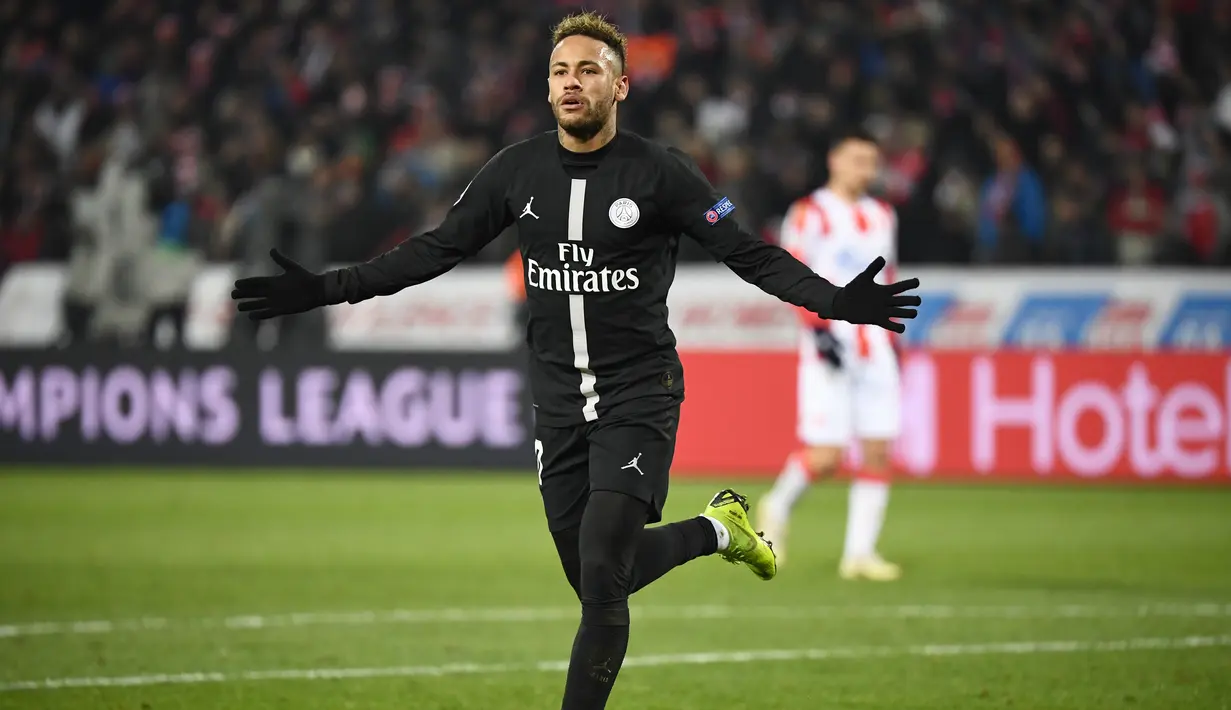 1. Neymar Jr – Neymar mengalami cedera saat bertemu Strasbourg. Padahal Neymar tampil bagus bersama PSG sejak awal musim bergulir. Hal tersebut membuat Neymar absen saat bertemu Man United. (AFP/Franck Fife)
