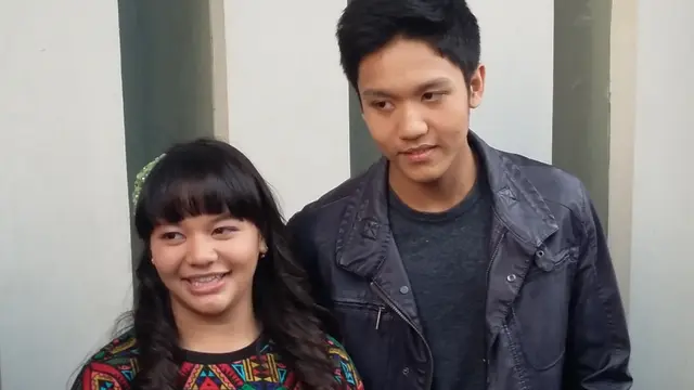 Amel Carla dan Thoriq Graduate Band
