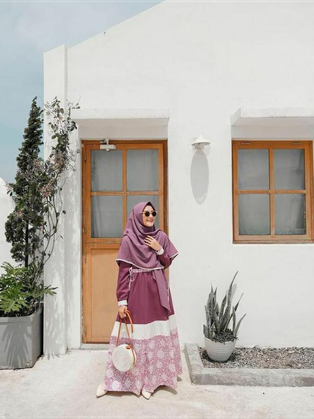 6 Gaya Hijab ala Reistha Dhita Putri, Modis dengan Gamis