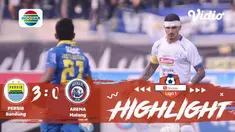 Babak Penyisihan #ShopeeLiga1 yang mempertemukan # Persib Bandung vs #Arema FC pada hari Selasa sore (12/11/2019) berakhir dengan ...