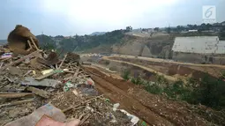 Pemandangan proyek pembangunan Bendungan Ciawi di Desa Gadog, Bogor, Jawa Barat, Kamis (22/08/2019). Bendungan Ciawi dirancang untuk mengurangi debit air yang masuk ke Jakarta. (Merdeka.com/Arie Basuki)