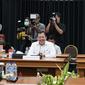 Menteri Kesehatan RI Terawan Agus Putranto melakukan pertemuan dengan KASAD dan WAKA POLRI pada 19 Oktober 2020. (Kementerian Kesehatan RI)