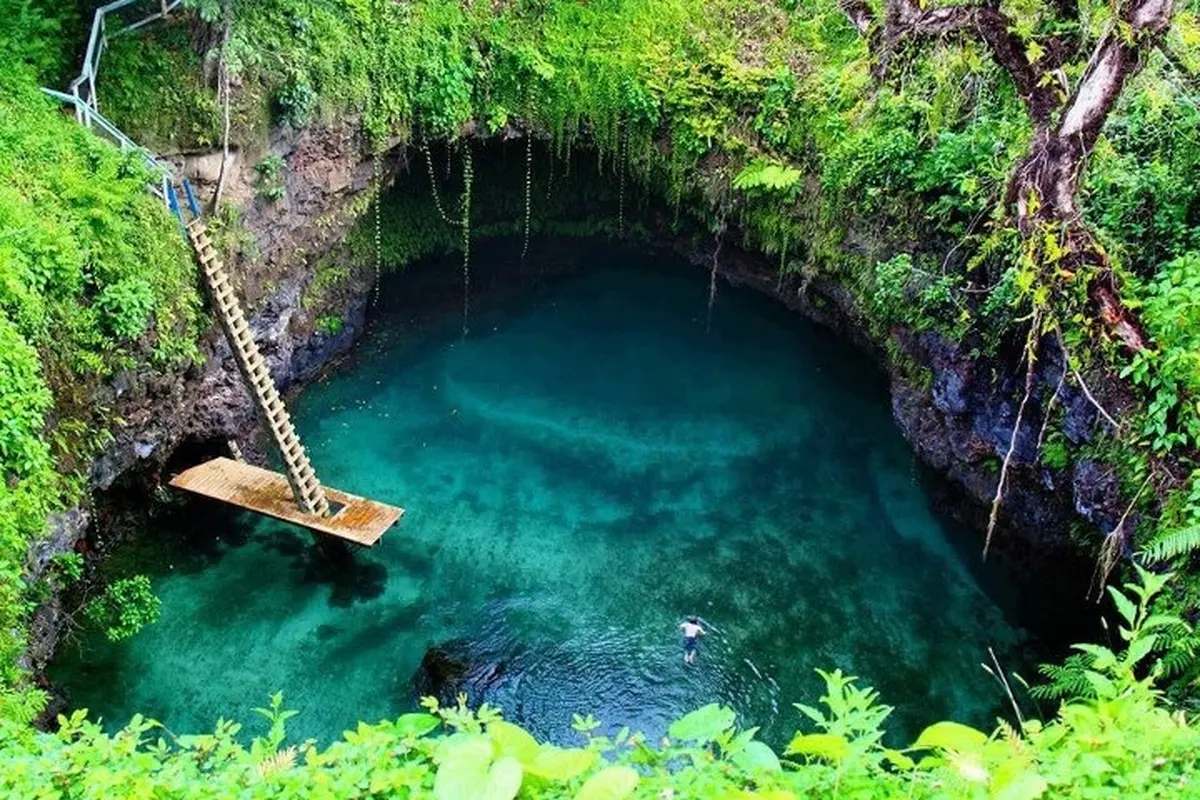 Sua Ocean Trench