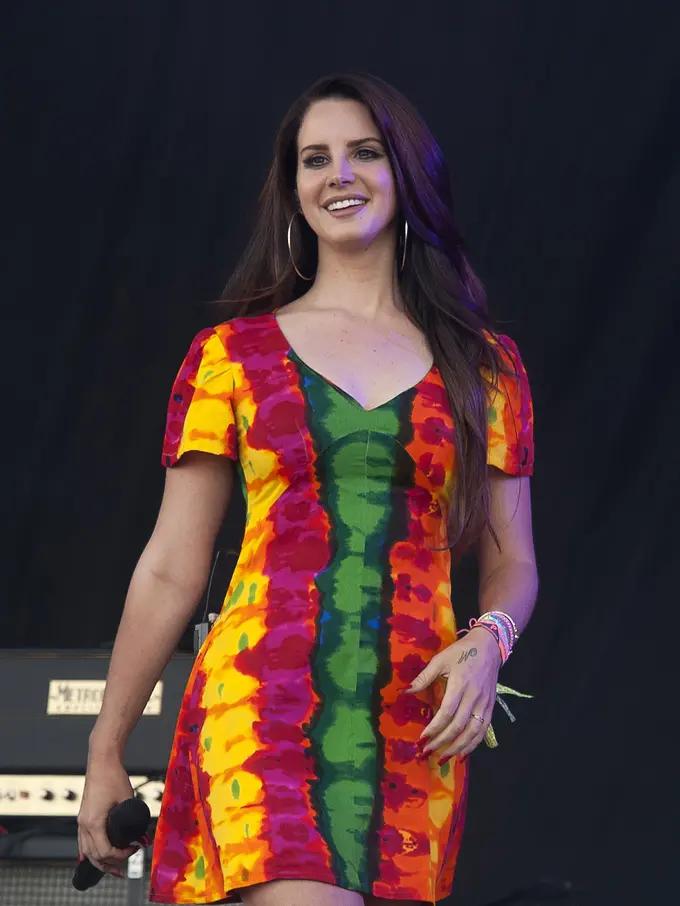 [Bintang] Lana Del Rey