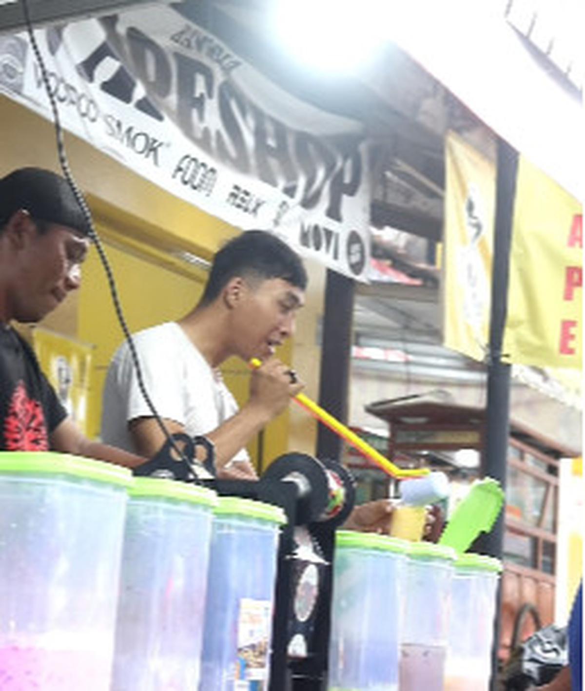 Pak Polisi Ganteng Bikin Hati Meleleh