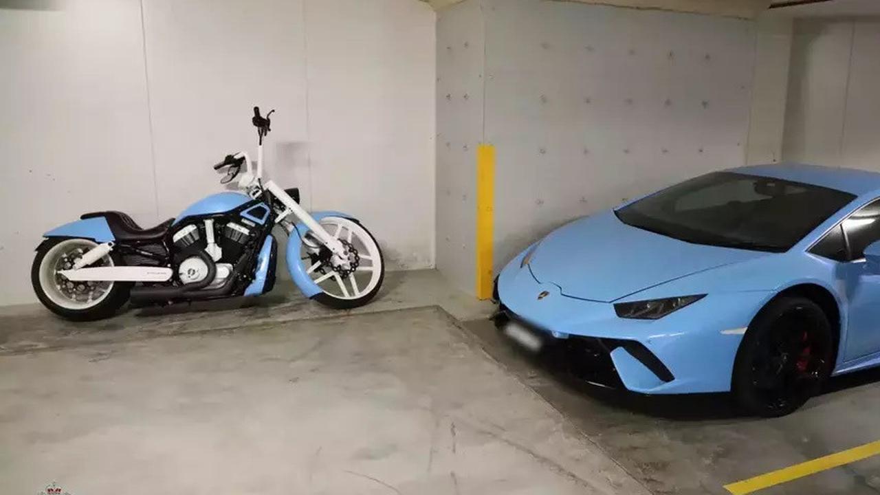Aneh sekali! Seorang pengangguran mampu memiliki Harley-Davidson dan Lamborghini