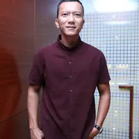 Teuku Rifnu Wikana saat di temui XXI Plaza Senayan, Jakarta Selatan, Sabtu (7/5/2016) mengatakan, bahwa pendikan harus dibenahi. Ia  melihat pendidikan jomplang. (Nurwahyunan/Bintang.com)