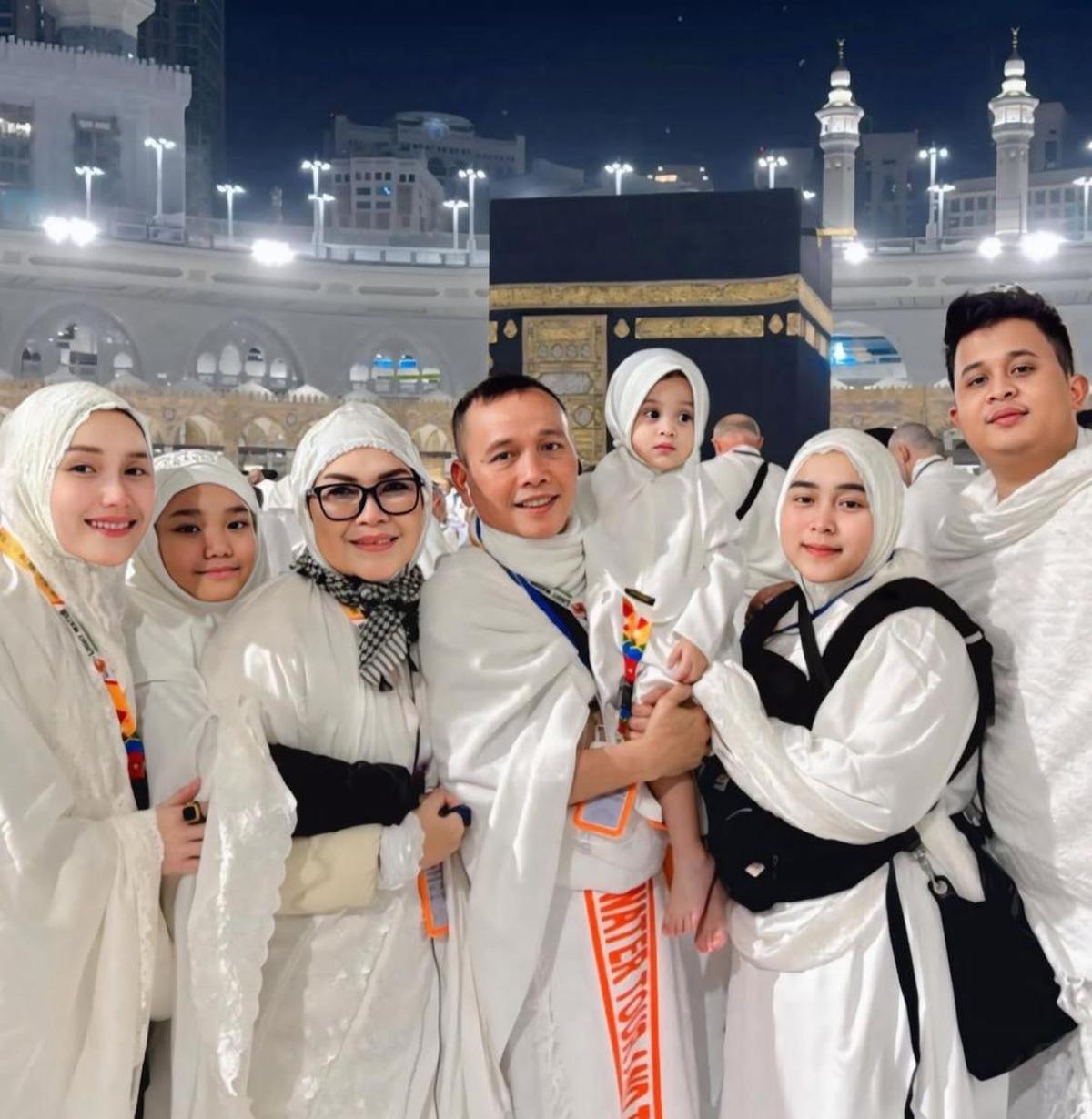 Rayakan Hari Ibu Saat Umroh, Ayu Ting Ting Sampaikan Pesan Menggugah Hati