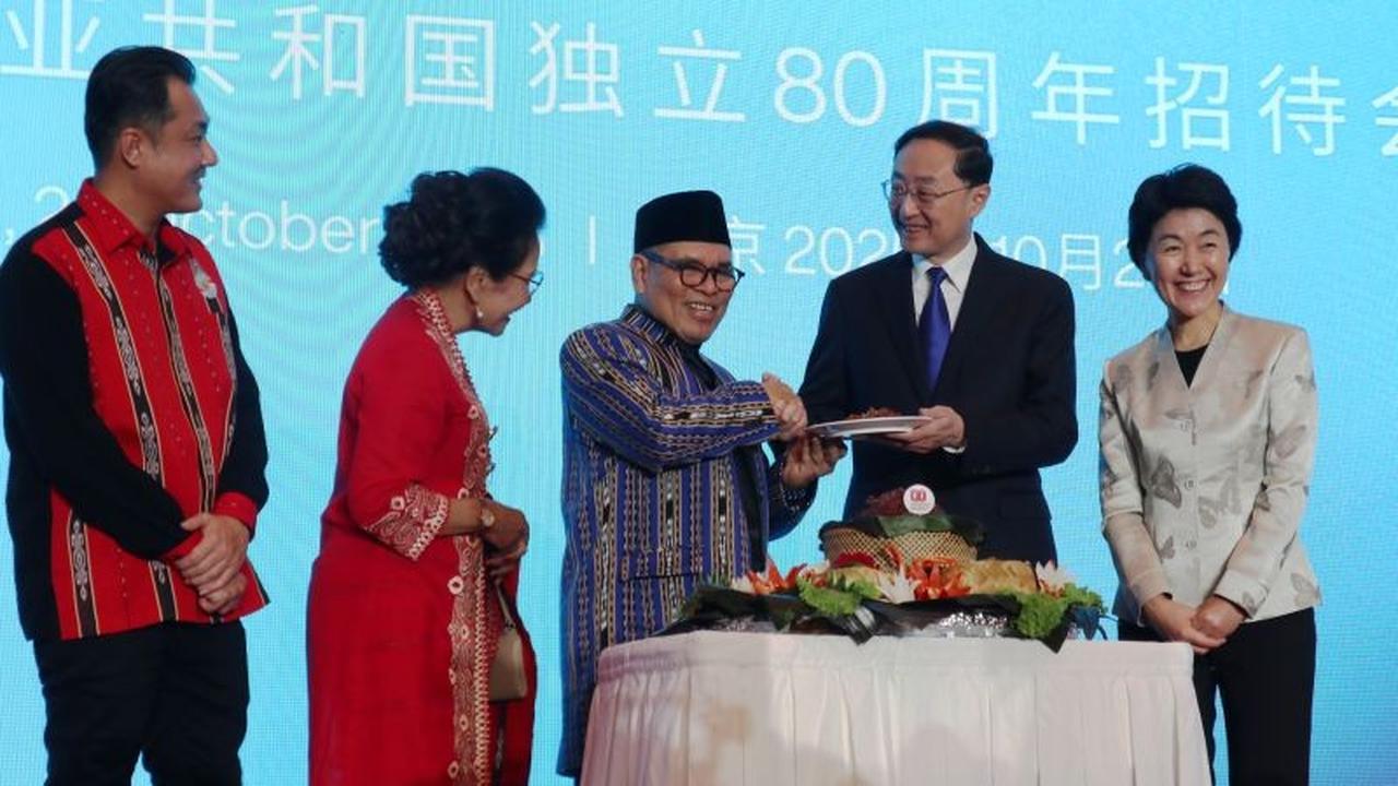 Unik! Resepsi Diplomatik Indonesia di Beijing Suguhkan Kekhasan Tanimbar, Dubes Kenakan Jas Tenun Tradisional