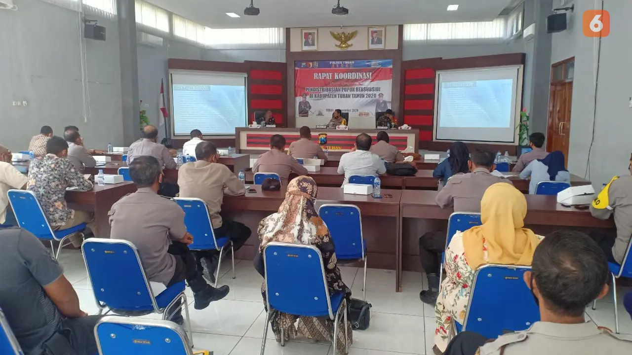 Rapat koordinasi dalam rangka pendistribusian pupuk bersubsidi di Kabupaten Tuban (Liputan6.com/Ahmad Adirin)
