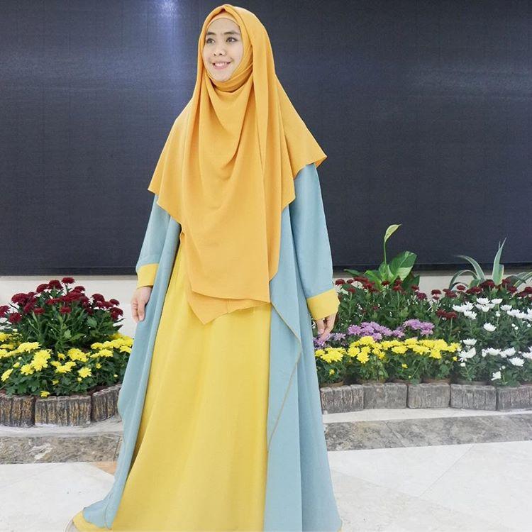 5 Selebriti Cantik yang Mengenakan Hijab Syar'i Bikin Hati 
