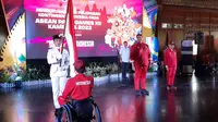 Menpora Dito Ariotedjo mengukuhkan dan melepas kontingen Indonesia yang akan berlaga di ASEAN Para Games 2023 Kamboja di Balai Kota Solo, Senin (29/5).(Liputan6.com/Fajar Abrori)