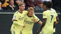 Arsenal melawan Burnley pada pekan kelima Liga Inggris 2021/2022 di Turf Moor, Burnley, Sabtu (18/9/2021). Martin Odegaard merayakan gol. (AFP/Lindsey Parnaby)
