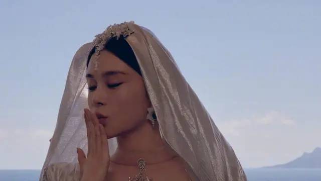 Aktris China Zhao Yingzi Diusir dari Red Carpet Cannes 2025, Pakaiannya Dianggap Seperti Lingerine?