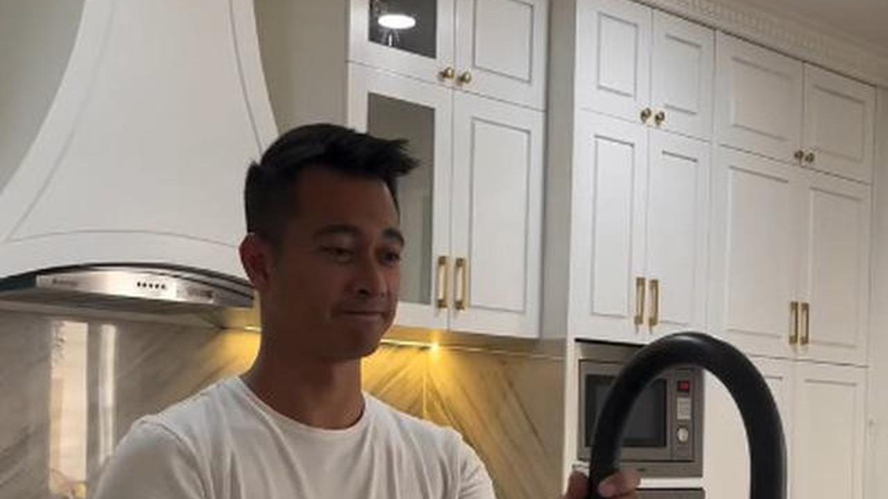 9 Potret Dapur Rumah Eza Gionino yang Mewah, Padukan Unsur Klasik dan Modern