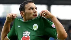 Wolfsburg's Turkish striker Mahir Saglik celebrates after scoring the 2-2 against Bochum during their Bundesliga football match against VfL Bochum 1848 at the rewirpower stadium in Bochum on August 24, 2008. AFP PHOTO DDP/SASCHA SCHUERMANN