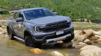 Generasi terbaru Ford Ranger Raptor menawarkan tampilan yang lebih gagah dan kaya fitur. (Septian/Liputan6.com)