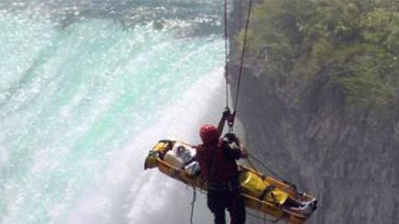 Pria 40 tahun nekat terjun di Niagara