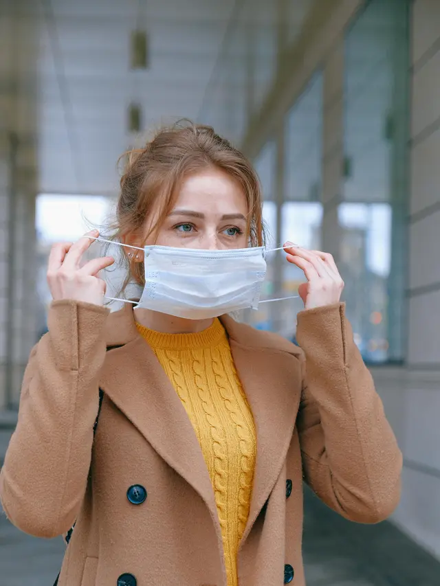 3. Jaga Jarak dan Hindari Kontak Dekat dengan Penderita