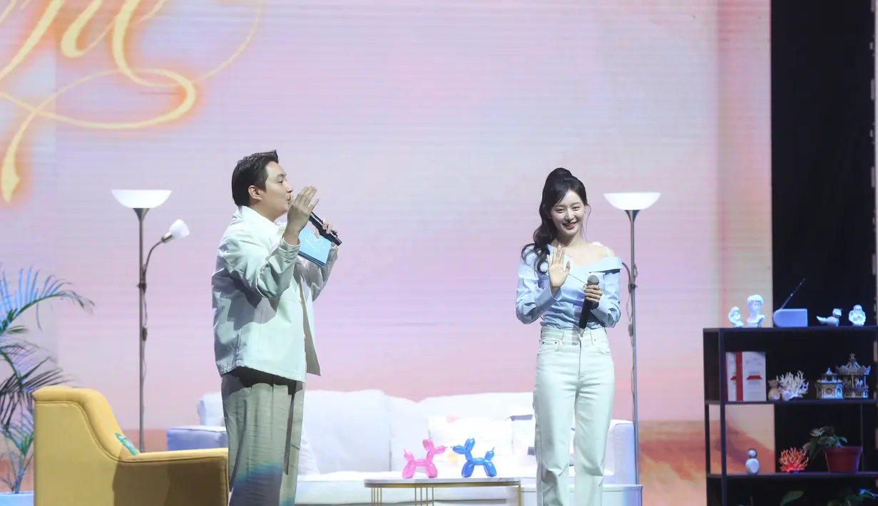 Kim Ji Won di acara fanmeeting bertajuk "Be My One" di JIEXPO Theater, Jakarta, Sabtu (31/8/2024). [Foto: Adrian Putra/Fimela]