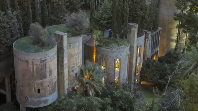 Rumah Megah Bekas Pabrik Semen