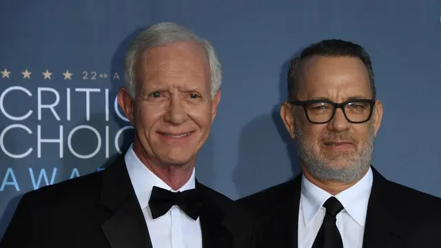 Chesley Sully Sullenberger (sebelah kiri).