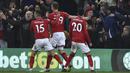 <p>Pemain Nottingham Forest, Chris Wood (tengah) merayakan setelah mencetak gol ke gawang Manchester City selama pertandingan Liga Premier Inggris di Stadion City Ground, Nottingham, Inggris, Sabtu (18/2/2023). Hasil imbang ini membuat Man City turun takhta klasemen Liga Inggris. (AP Photo/Rui Vieira)</p>