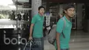 Pemain Timnas Indonesia U-22, Adam Alis dan Hargiyanto, jelang keberangkatan ke Kamboja di Jakarta, Senin (05/06/2017). Timnas Indonesia U-22 akan menghadapi laga uji coba melawan Kamboja pada 8 Juni 2017. (Bola.com/M Iqbal Ichsan)