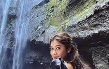 Naysila Mirdad Membagikan Banyak Fotonya Saat Berlibur ke Air Terjun, Penampilannya Sangat Menawan Dengan Dress Hitam