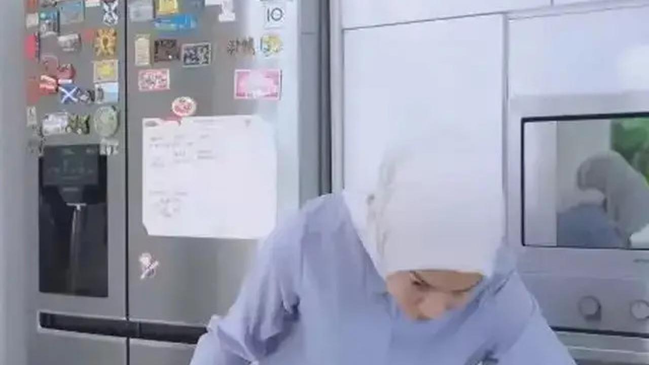 5 Potret Dapur Rumah Nina Zatulini, Punya Model Mewah dengan Interior Minimalis