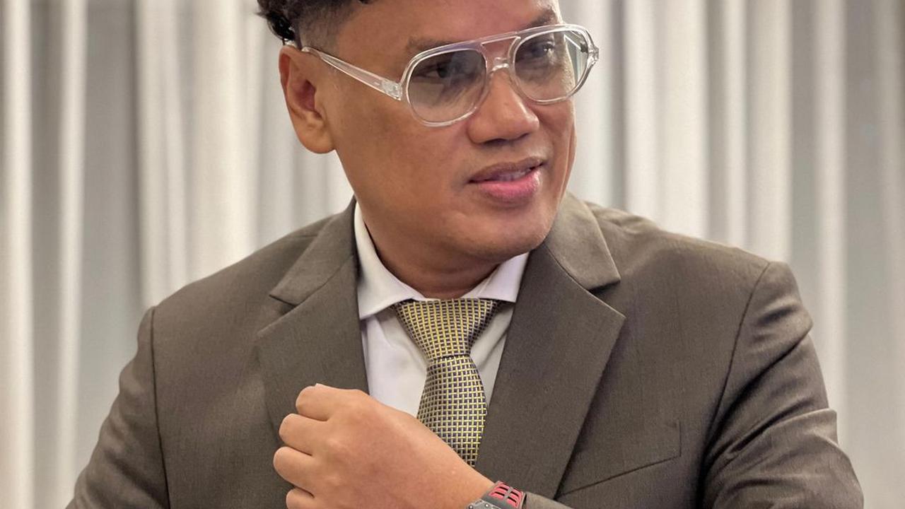 Sang Ayah Meninggal Dunia, Uya Kuya Rasakan Duka&nbsp;Mendalam