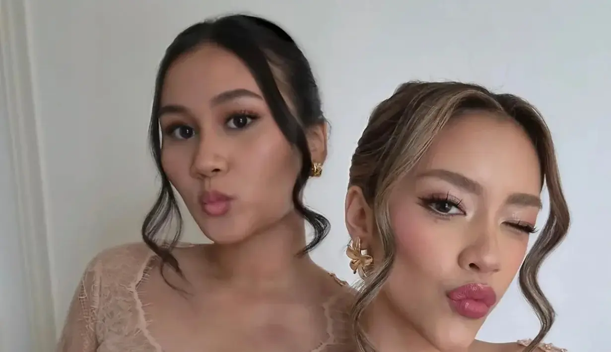 Melengkapi tampilannya dengan aksesori anting-anting emas model bunga besar. Ia pun memilih tampil tanpa aksesoris lainnya. [@bailafauri]