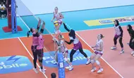 Jakarta Popsivo Polwan saat melawan Gresik Petrokimia Pupuk Indonesia pada laga final four PLN Mobile Proliga 2025 di GOR Jayabaya, Kediri, Jawa Timur, Jumat (18/4). (foto: PBVSI)