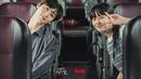 Dalam foto keduanya bersama, Kim So Hyun berpose dengan tanda V yang lucu sementara Hwang Minhyun tersenyum lembut di sampingnya, menonjolkan suasana ceria mereka. (Foto: tvN via Soompi)