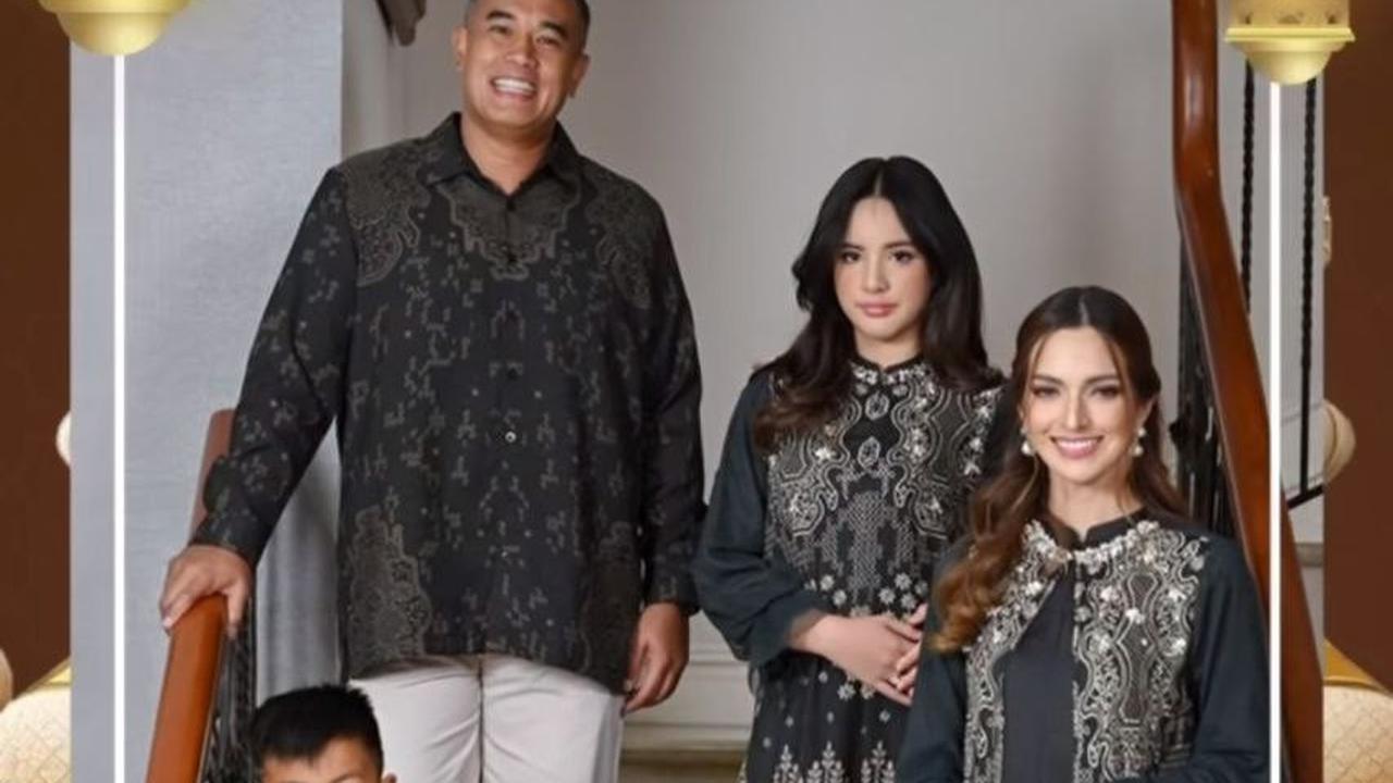 Membagikan Hasil Pemotretan di Insta Story
