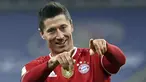 Penyerang Bayern Munchen, Robert Lewandowski berselebrasi usai mencetak gol ke gawang Borrusia Dortmund pada pertandingan lanjutan Bundesliga Jerman di Allianz Arena di Munich, Minggu (7/3/2021). Lewandowski mencetak tiga gol dan mengantar Munchen menang atas Dortmund 4-2. (Sven Hoppe/Pool via AP)