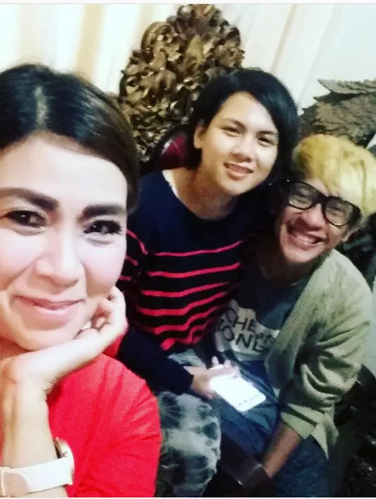 Lina menambahkan, pada pertemuan itu, Aming juga meminta maaf sambil menahan tangisnya pada ibunda Evelyn. Harapan ibunda Evelyn Norma Aprilina, Aming dan Evelyn bisa kembali membina rumah tangga tanpa ada perceraian. (dok. Instagram)