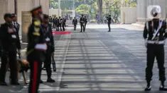 Pasukan pengamanan presiden dan anjing pelacak dikerahkan saat pembukaan KTT ASEAN ke-43 di Jakarta Convention Center, Senayan, Jakarta, Selasa (5/9/2023). (Liputan6.com/Faizal Fanani)