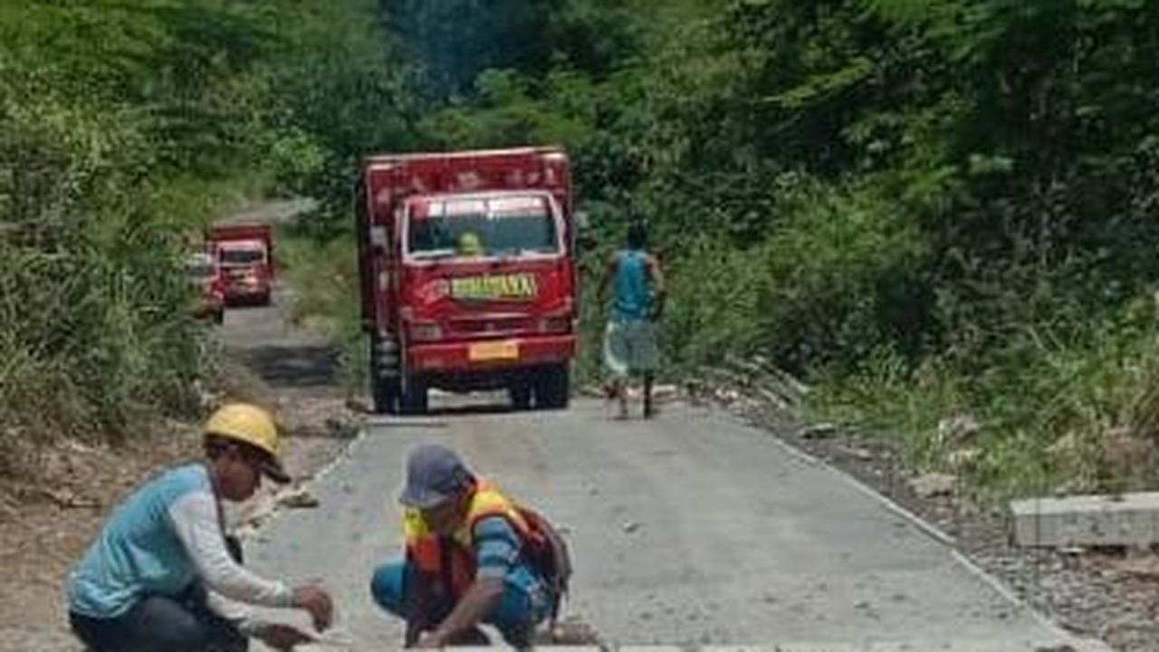 Proyek Jalan Ratusan Miliar Rupiah di Bojonegoro Dikerjakan Asal-asalan