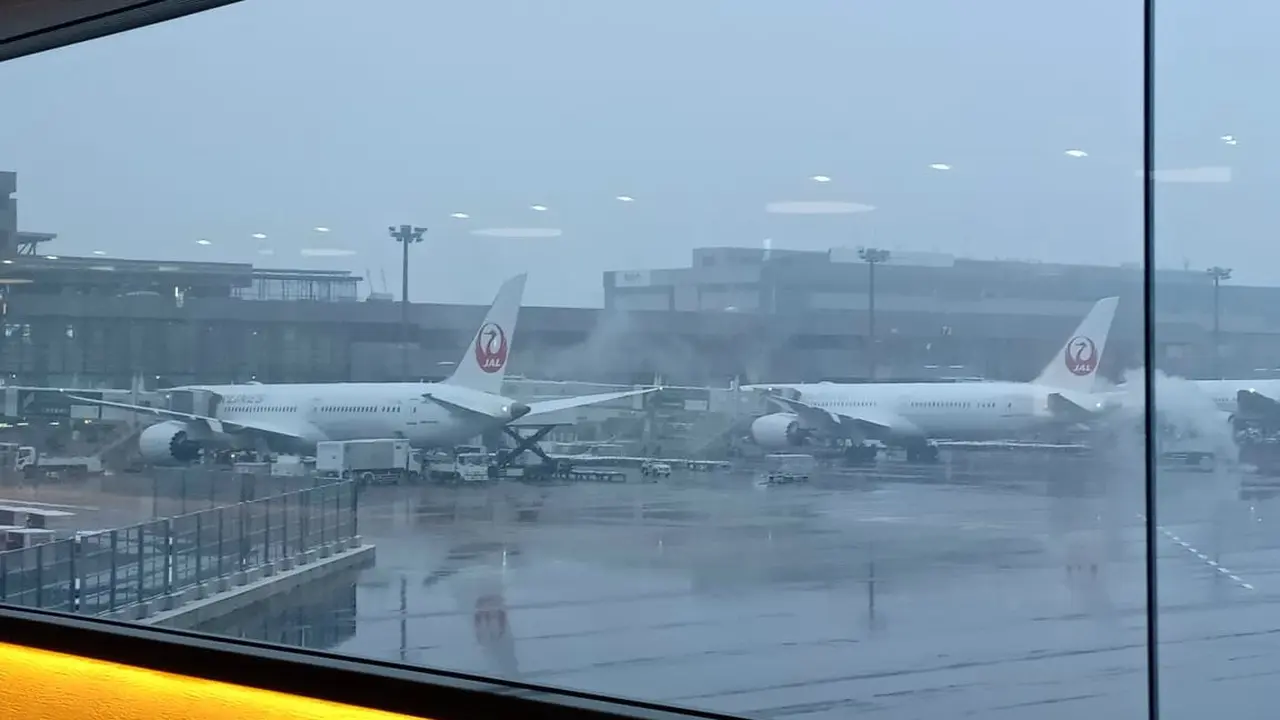 Kronologi Pesawat Japan Airlines Terbakar di Bandara Haneda