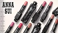 Rayakan Hari Lipstik Internasional dengan Anna Sui Rouge, lipstik yang memiliki formula unik untuk sempurnakan bibir.
